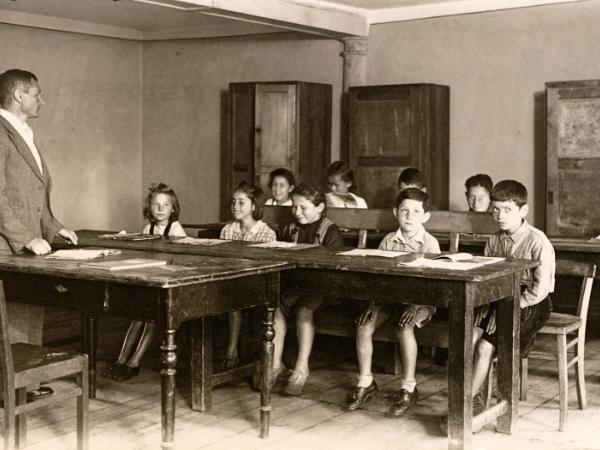 Szkoła przy gminie żydowskiej w Nowej Rudzie, ok. 1946–47 r.