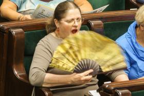 Krystyna Pawłowicz przedstawia wizje świata zdziczałego i spotworniałego pod ciężarem Dżendera, invitra i „zboczeń”.