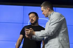 Fedorow świetnie wyczuwa kluczowe dla państwa tematy, a jego pozycję wzmacnia zaufanie prezydenta Zełenskiego.