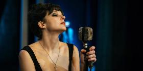 Za rolę Kaliny Jędrusik Maria Dębska otrzymała Złote Lwy za najlepszą kreację kobiecą na 46. FPFF w Gdyni.