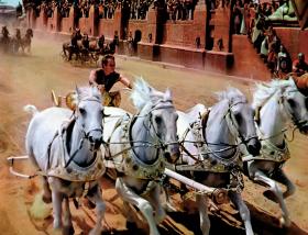 „Ben-Hur” 1959. Słynna scena wyścigu rydwanów w arcydziele nagrodzonym jedenastoma Oscarami.