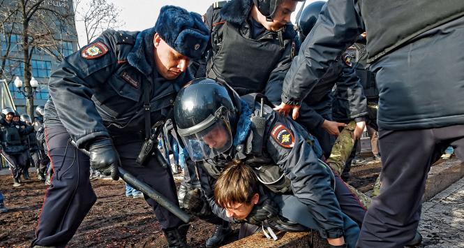 Podczas protestów w Moskwie policja miała pełne ręce roboty.