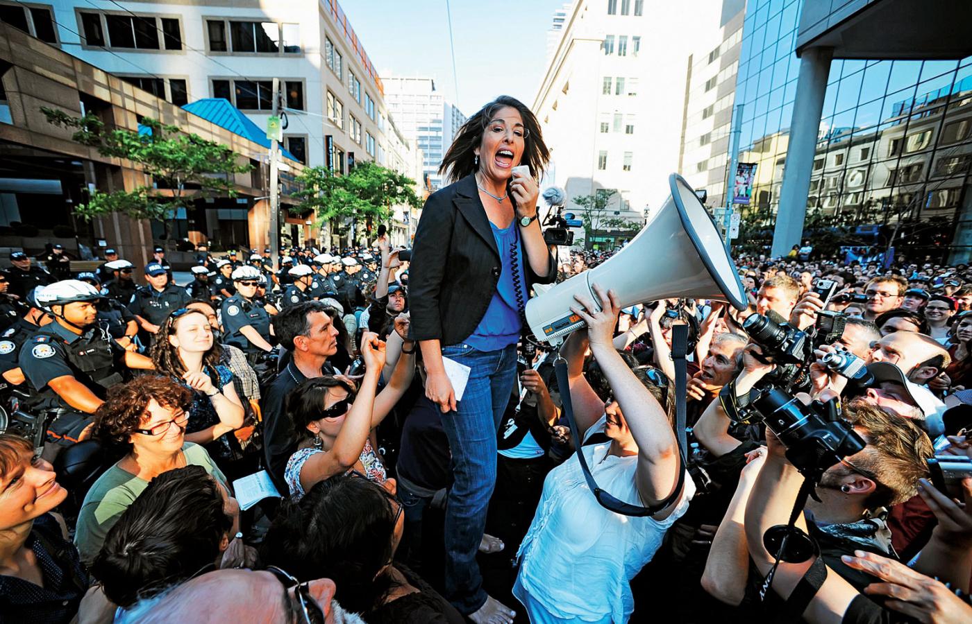 Naomi Klein zagrzewa do protestu podczas szczytu G20 w Toronto.