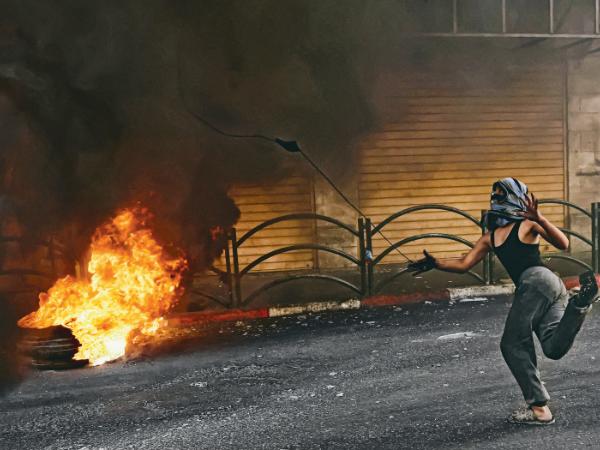 Na ulicach Hebronu coraz częściej dochodzi do wymiany ognia.