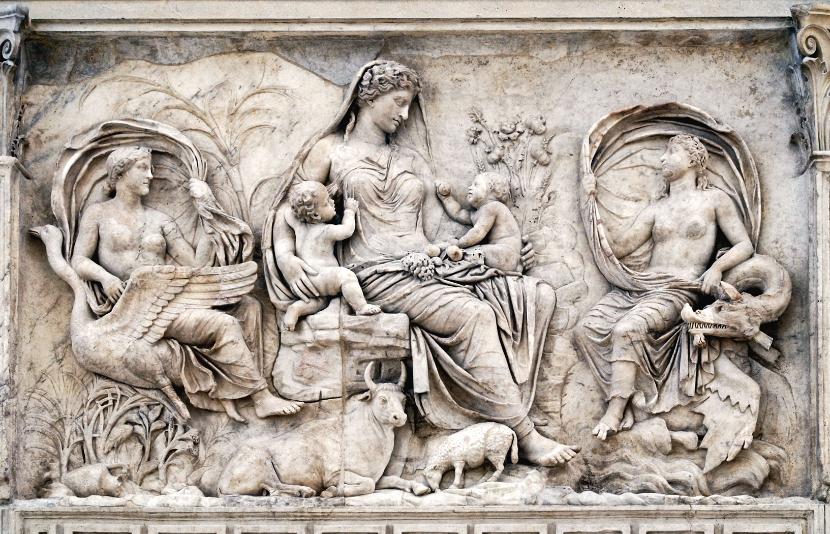 Scena alegoryczna przedstawiająca prawdopodobnie Pax Romana na płaskorzeźbie ołtarza pokoju.