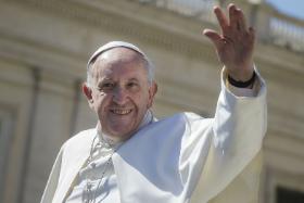 Pozytywną energię wyzwala papież Franciszek I. Takie osoby są dla religii bezcennym skarbem.
