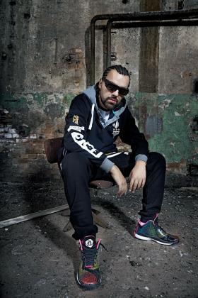 „Moim zdaniem środowisko hiphopowe jest permanentnie infiltrowane przez różnych partyjnych trolli i to jest obrzydliwe, ale to działa”.