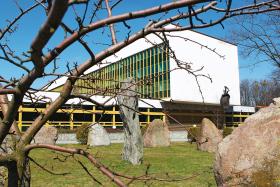 Gmach Biblioteki Narodowej zaprojektowany przez Stanisława Fijałkowskiego.