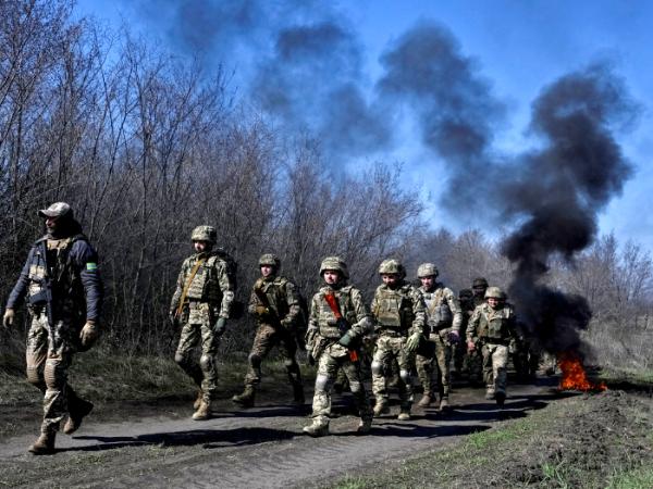 Ćwiczenia ukraińskich żołnierzy w pobliżu linii frontu w rejonie Zaporoża, kwiecień 2026 r.