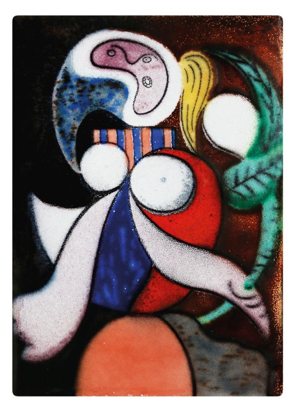 Sztuka emalierska rozwinęła się w minionym wieku, apogeum popularności osiągając w latach 60. i 70. Technika nie jest łatwa i wymaga od malarzy umiejętności przewidywania, ponieważ kolory na płytce wypalonej w mocno rozgrzanym piecu ceramicznym są inne niż w trakcie malowania. Na zdj. „Kobieta z kwiatem” Pablo Picasso.
