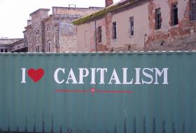 „My od początku kusiliśmy inwestorów głównie niskimi kosztami produkcji. Dobrze wyszkolonym pracownikiem, który godził się pracować taniej niż jego kolega za zachodnią granicą”.