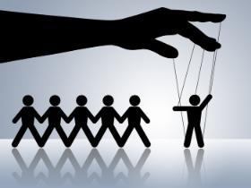 Niestety, wyzysk ekonomiczny jest przewrotną sprawą. Jest tak mocno spleciony z samym mechanizmem funkcjonowania kapitalizmu, że w zasadzie nie da się jednoznacznie wskazać winnych tego problemu.