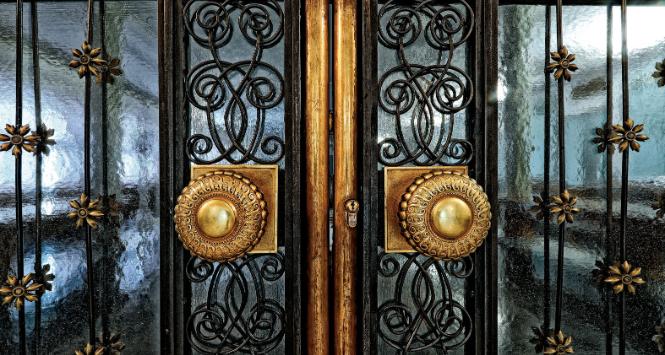 Bez względu na to, co wydarzy się w najbliższych miesiącach, w Senacie zapanuje niepewna równowaga. Wystarczy bowiem nieobecność, jakieś wstrzymanie się od głosu, by szala zwycięstwa przechylała się raz na jedną, innym razem na drugą stronę.