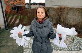 Beata Kabała ze swoimi muślinowymi cudami.