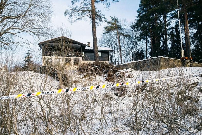 Z pozoru zwykły, niestrzeżony dom niedaleko Oslo. Sąsiedzi nic nie widzieli, nic nie słyszeli. Mąż zaginionej mieszka tu do dziś. Czy coś ukrywa?
