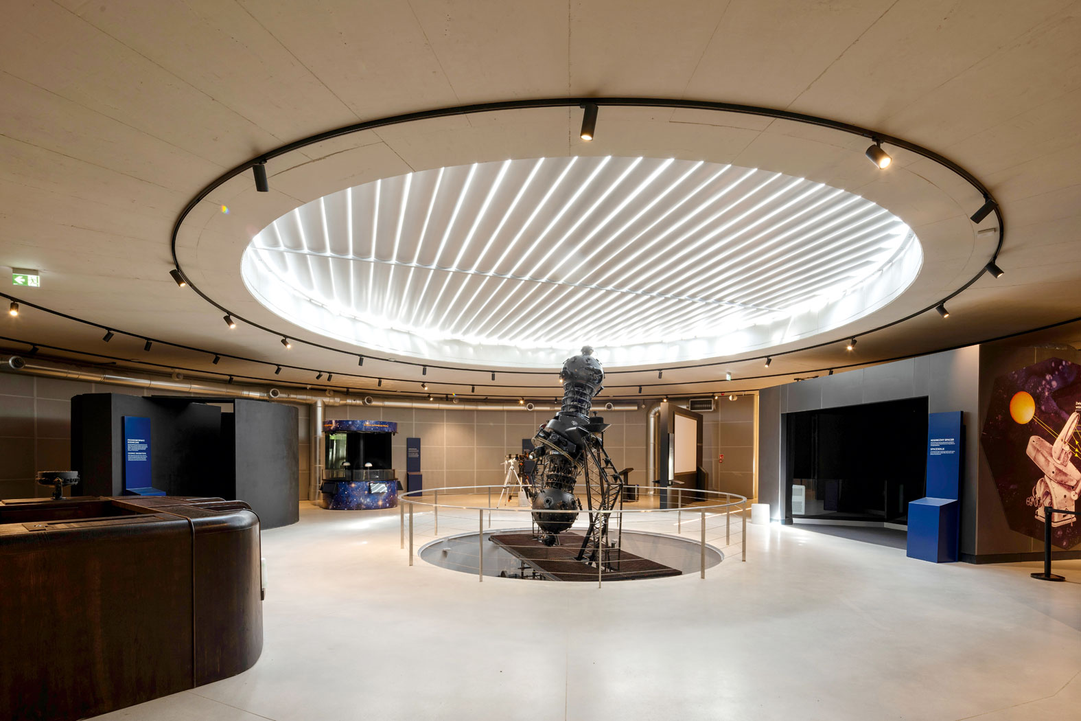 Planetarium l skie W Chorzowie Pierwszy Laureat Nagrody Specjalnej 