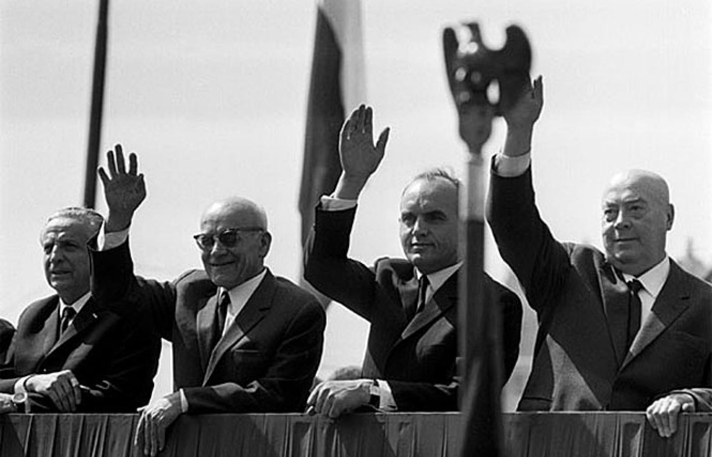 Józef Kępa (na zdj. drugi z prawej) był typowym przedstawicielem środowiska młodych partyjnych aparatczyków, dążących do odsunięcia od władzy dotychczasowy partyjny establishment.