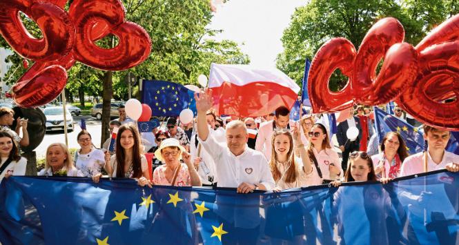 Fajerwerków nie widać w kampanii Lewicy. Jest cicho i zachowawczo.