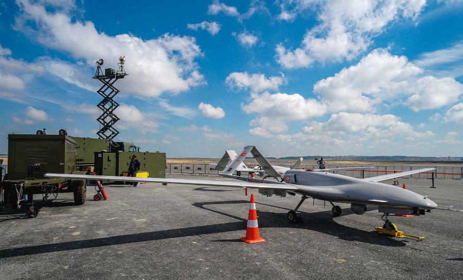 Bayraktar to kolejny turecki dron z powodzeniem wykorzystywany w działaniach bojowych na Bliskim Wschodzie.