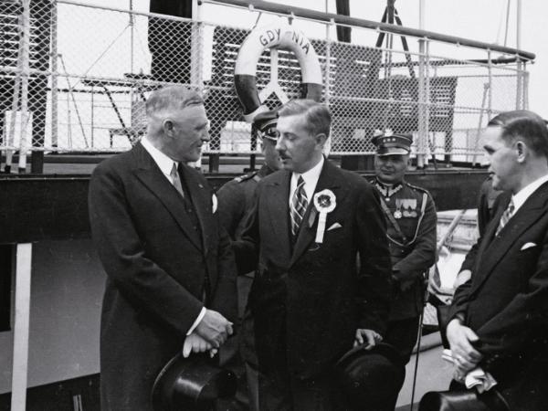 Eugeniusz Kwiatkowski (w środku) podczas obchodów Święta Morza w Gdyni, 31 lipca 1932 r.