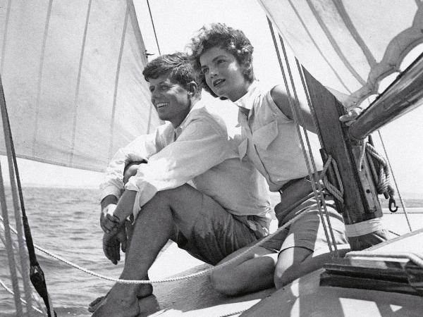 John F. Kennedy z narzeczoną Jacqueline Bouvier na wakacjach, 1953 r.