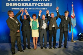 W 1999 r. podobną drogę przebył Andrzej Celiński (drugi z prawej). Były działacz Unii Wolności wstąpił do SLD i to na stanowisko wiceszefa Sojuszu, czym zszokował wielu kolegów z dawnej opozycji.