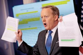 Sean Spicer, pierwszy rzecznik