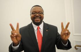 Poseł PO John Godson, laureat ostatniej edycji plebiscytu Srebrne Usta.