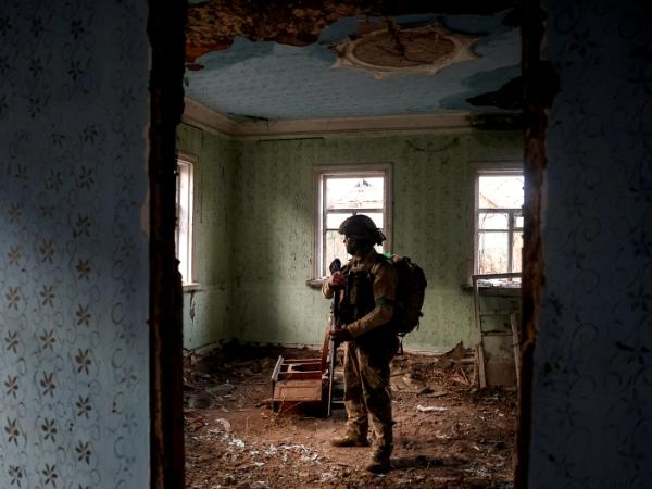 Ukraiński żołnierz na froncie w Konstantynówce