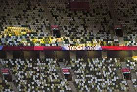 Zmagania odbywać się będą przy pustych trybunach. Ceremonię otwarcia na żywo zobaczy tylko garstka olimpijskich vipów.