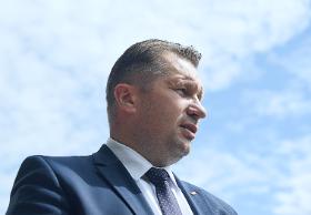 Ścieżka kariery szefa MEiN jest wzorcową ścieżką partyjnego aparatczyka – na podobieństwo tych z najmroczniejszych dekad PRL.