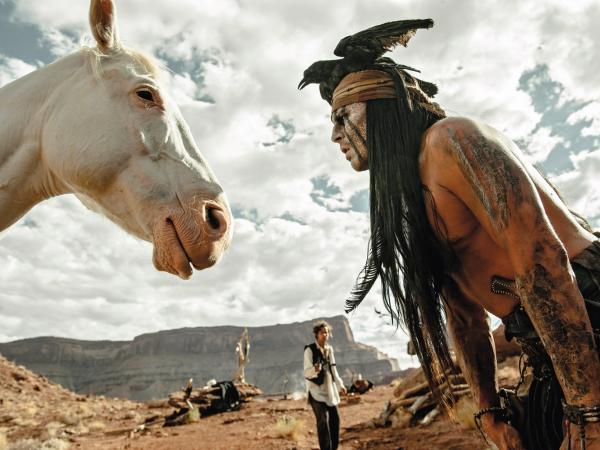 Johnny Depp w roli Indianina i koń w roli konia.