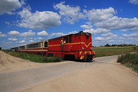 Rogów. Turystyczna kolejka wąskotorowa na trasie Rogów – Biała Rawska.