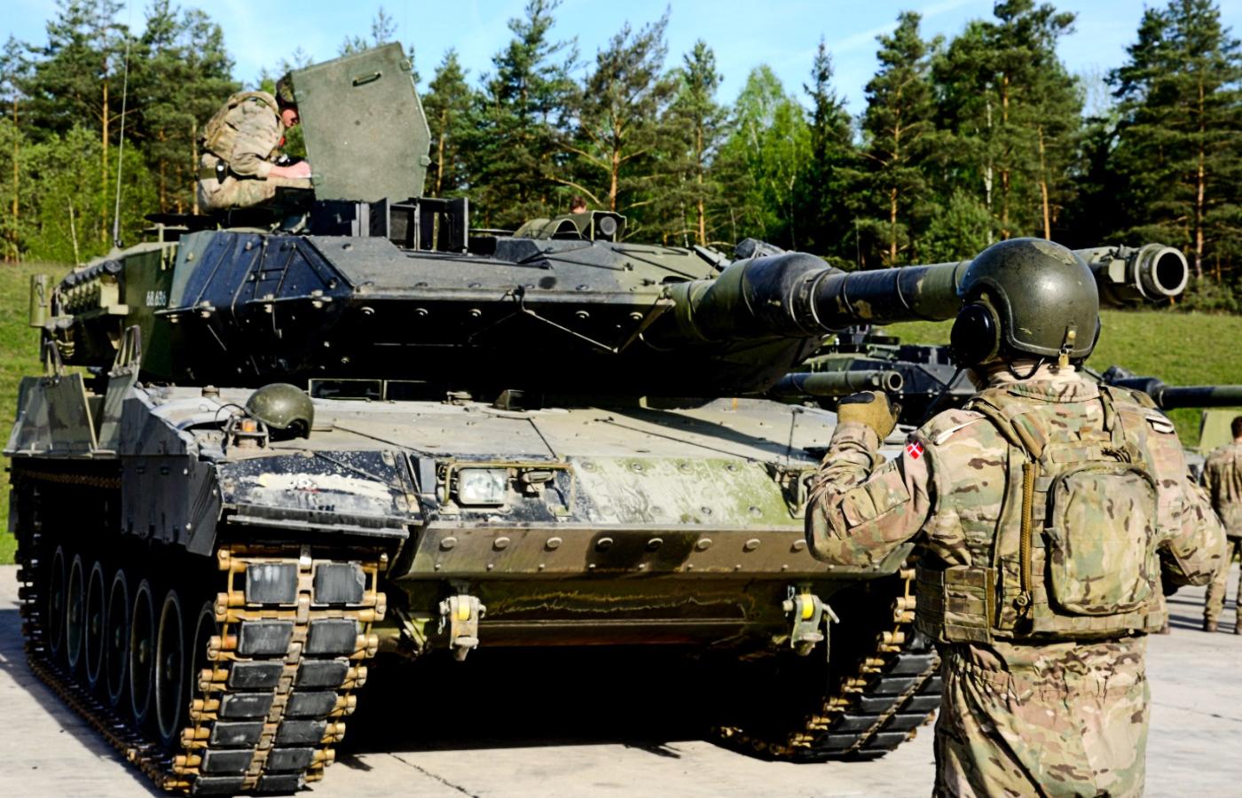 Leopard 2 duńskiej armii podczas ćwiczeń w niemieckim Grafenwöhr w maju 2016 r.