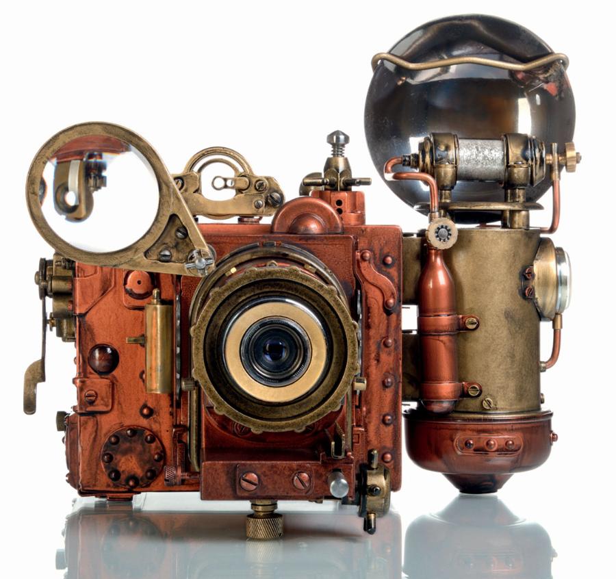 Współczesny miedziany aparat w stylu steampunk.