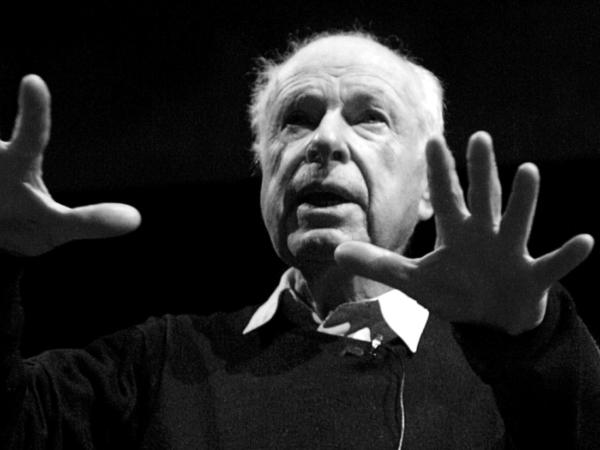 Peter Brook. Zdjęcie z wizyty w Polsce w 2005 r.