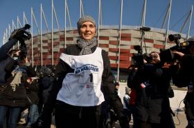 Joanna Mucha podczas biegu wokół Stadionu Narodowego.