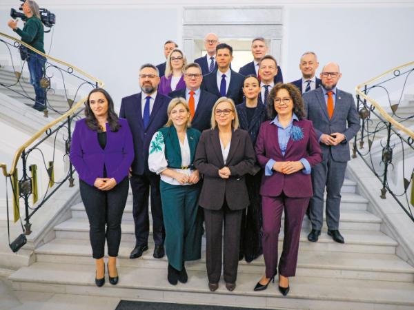 Secesjoniści minister Hennig-Kloski przyjęli nazwę Centrum.