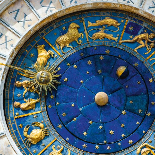 Zegar ze znakami zodiaku na wieży Torre dell’Orologio na placu św. Marka w Wenecji.