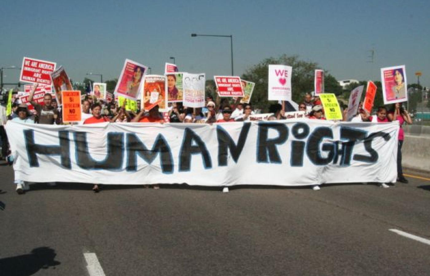 Marsz w obronie praw człowieka, Denver, USA, sierpień 2008. Fot. trevorstone, Flickr, CC by SA