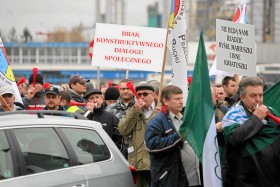 Protest pracowników PKN Orlen, zarząd nie chce się zgodzić na podwyżki.