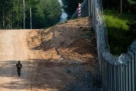 W podlaskich lasach jest pierwsza linia frontu pomocy uchodźcom przez aktywistów.