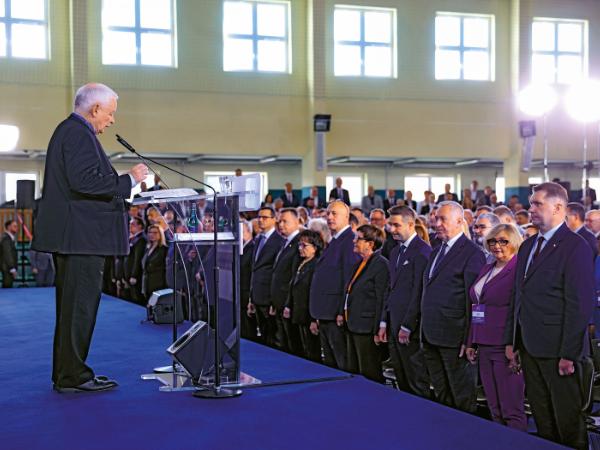 Dla Jarosława Kaczyńskiego coraz większym wyzwaniem staje się znalezienie następcy.