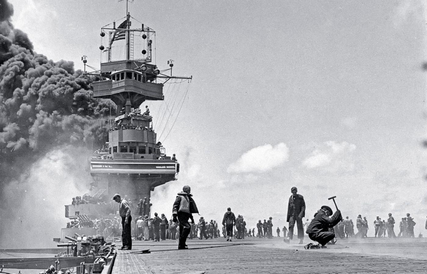 Bitwa o Midway widziana z pokładu amerykańskiego lotniskowca.