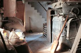 Konserwatorzy zgodziliby się, by młyny przerobić na kawiarnie lub dyskoteki, byleby bryła budowli pozostała (na fotografii młyn wodny w Tłuchówku)