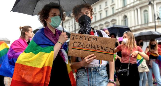 Demonstracja środowisk LGBT pod Pałacem Prezydenckim