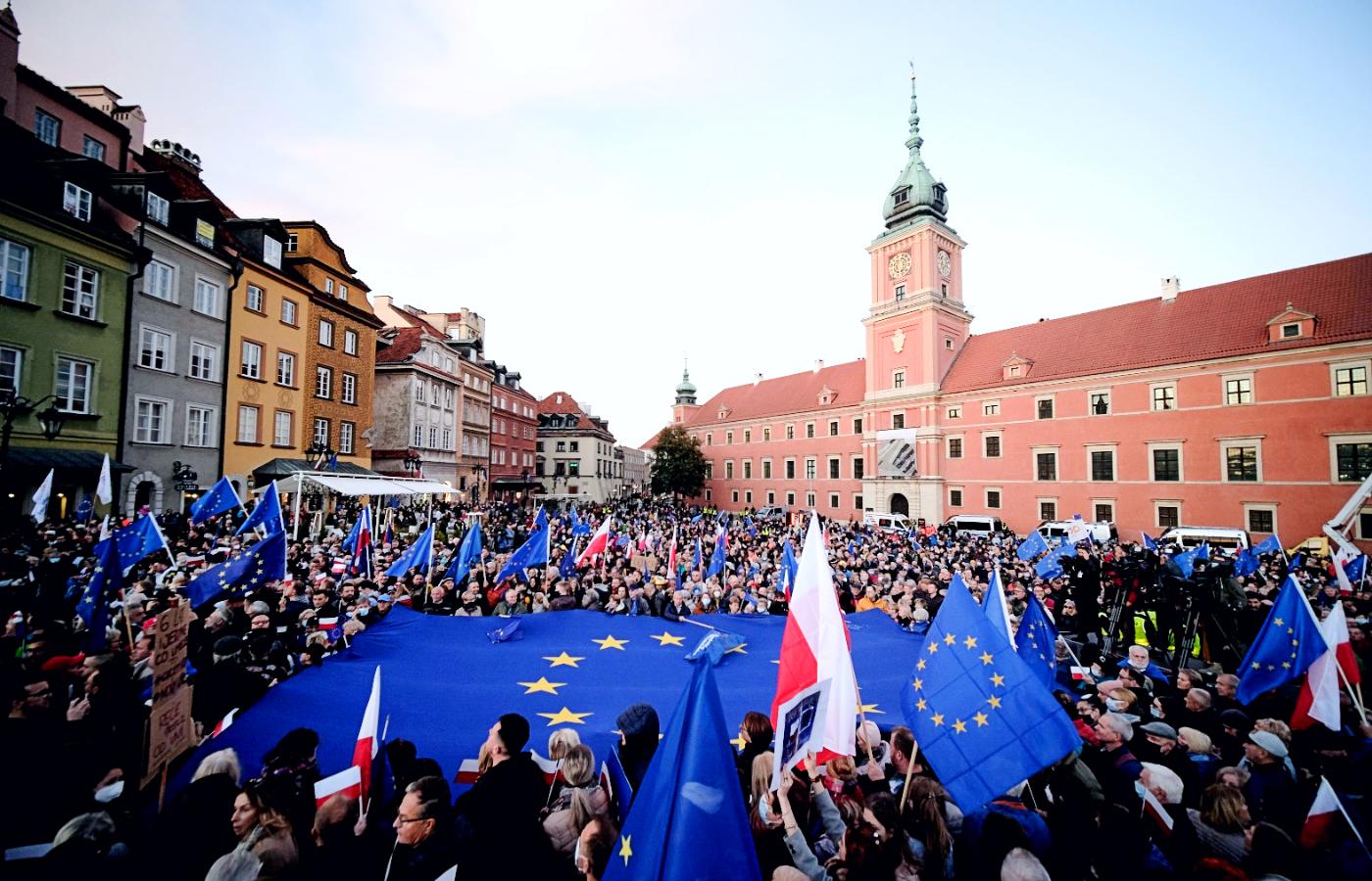 Proeuropejska demonstracja na pl. Zamkowym w Warszawie