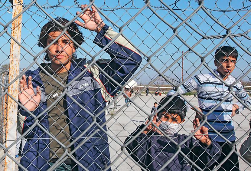 Imigranci na granicy turecko-greckiej czekają na swoja szansę.