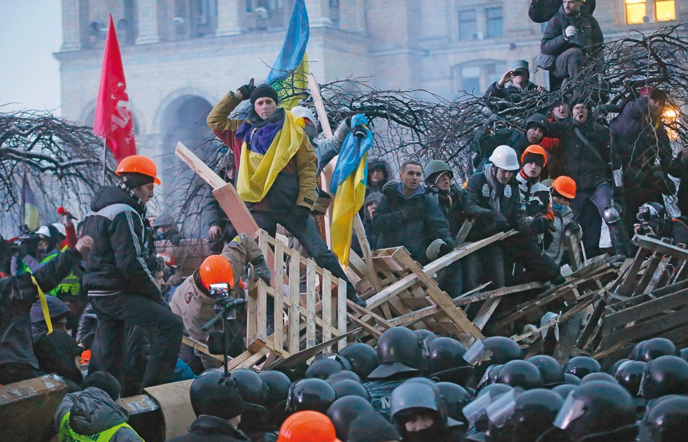 Protestujący Ukraińcy w Kijowie.