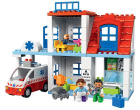 Klocki Lego Duplo Ville Klinika. Dzieci lubią naśladować życie codzienne, które uważnie podpatrują. Takiego wyposażenia i uśmiechniętych lekarzy pozazdrościłby Narodowy Fundusz Zdrowia. Cena: 200 zł.